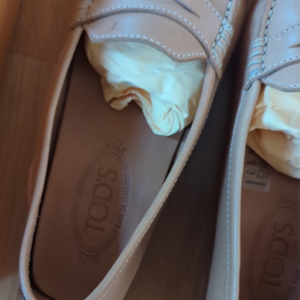 Tod's Beige Leather Slip-On Loafers - Picture 3 of 3